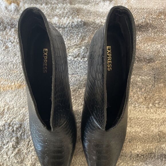 Express Black Faux Croc Print Heeled Booties Boot Shoes Womens Size 6 Christmas - Picture 3 of 8